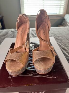 Delicacy Rose Gold Glitter Platform Heels with Rhinestone Trim
